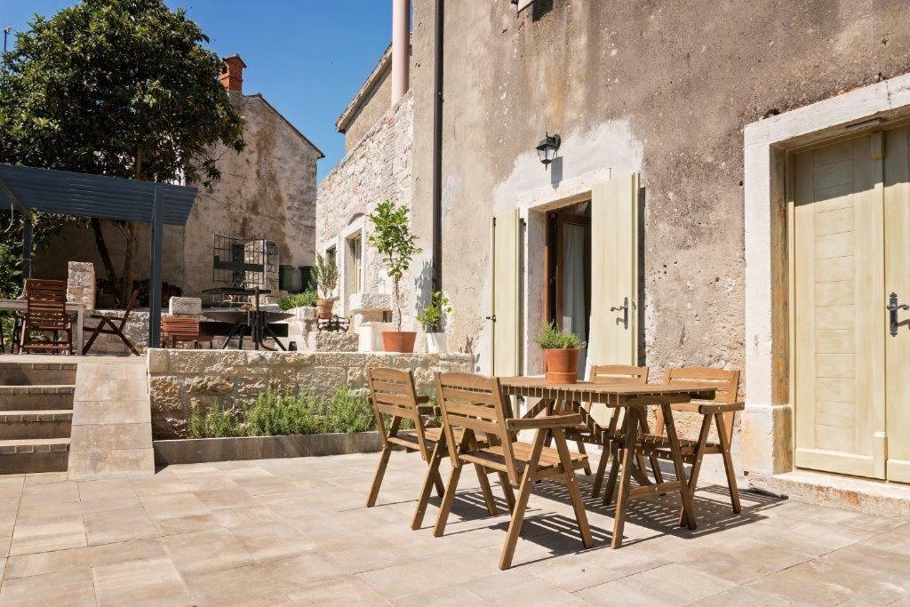 Old Town Studio And Apartment Vrsar Kültér fotó